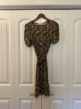 ✨ Boden Navy and Gold Paisley Puff-Sleeve Mini Dress ✨